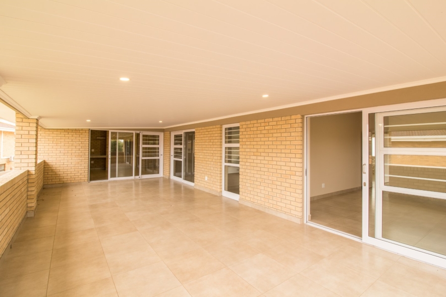 4 Bedroom Property for Sale in Menkenkop Western Cape